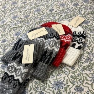 Universal Thread Gray, Red, and White Mittens